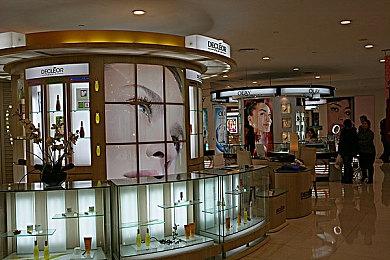 华纳公司的股价过去12个月下跌超过了47%